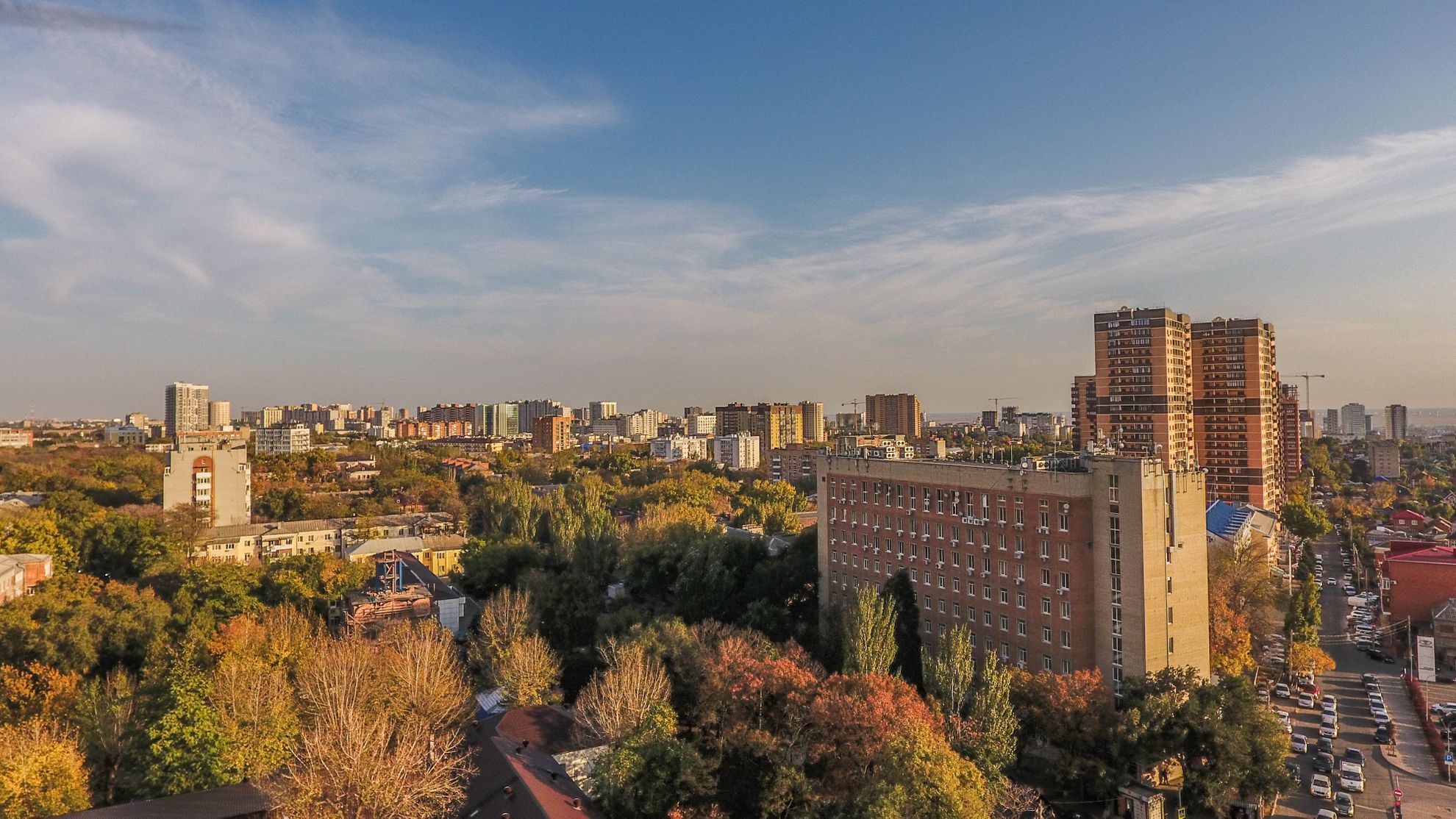 Вид на центр со среднего этажа