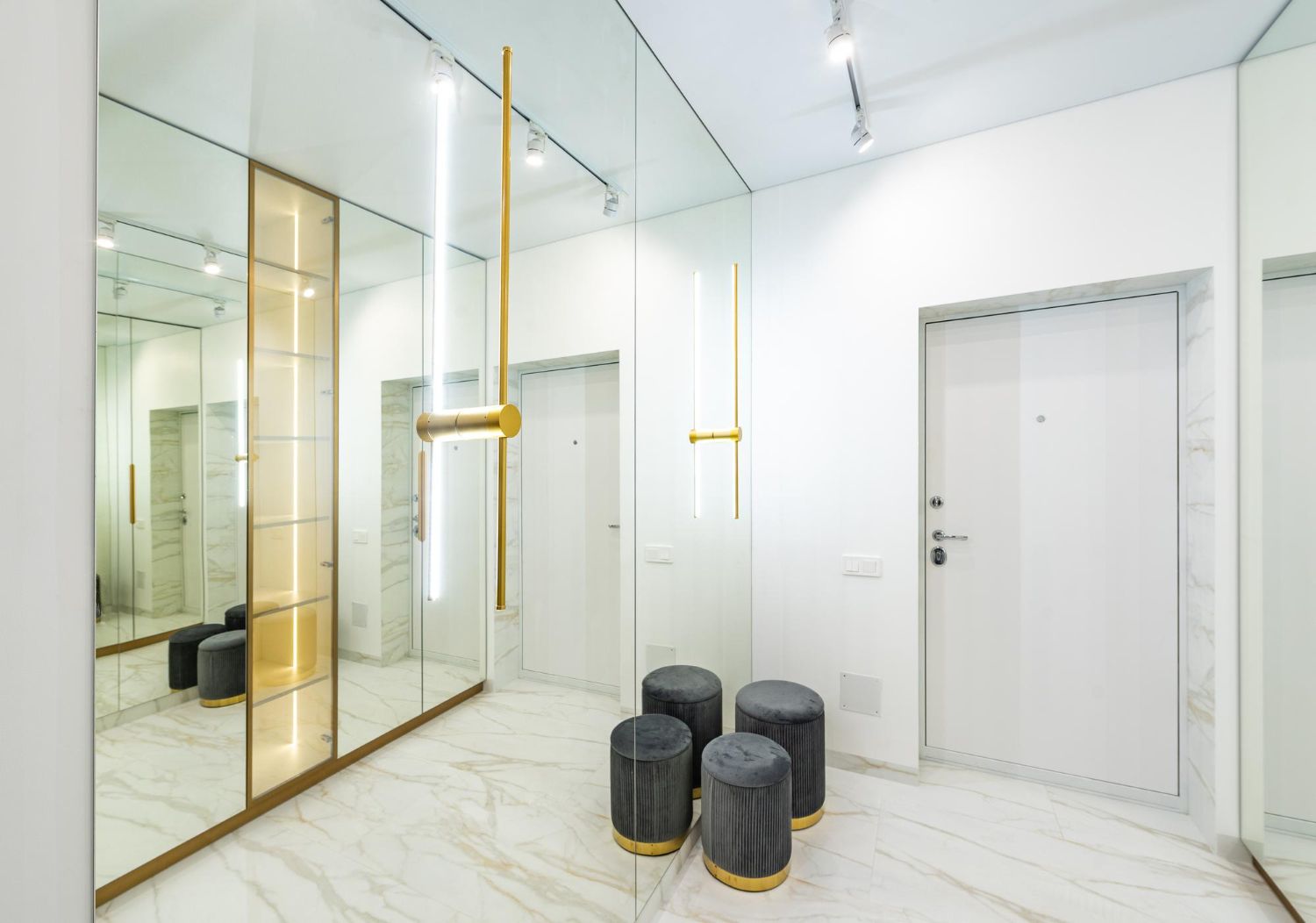 Расширение пространства комнаты с помощью зеркал ✨