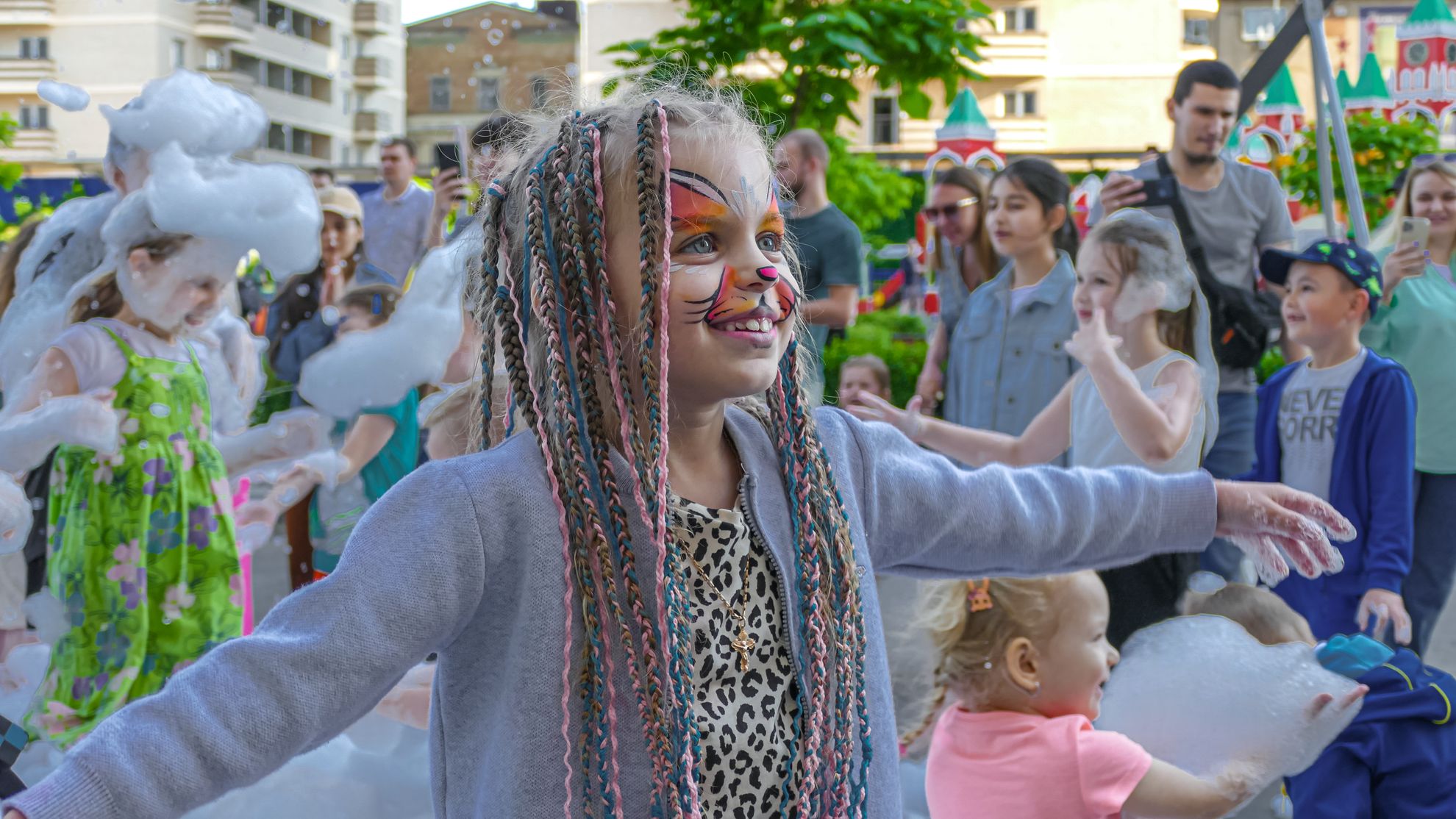 Пригласили аквагримёров. Детский праздник во дворе ЖК «Звезда Столицы»