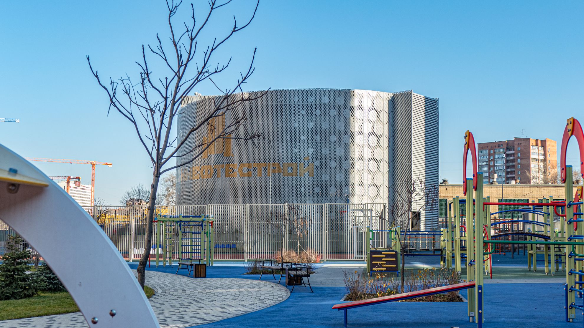 Панно с логотипом ГК «ДОННЕФТЕСТРОЙ»