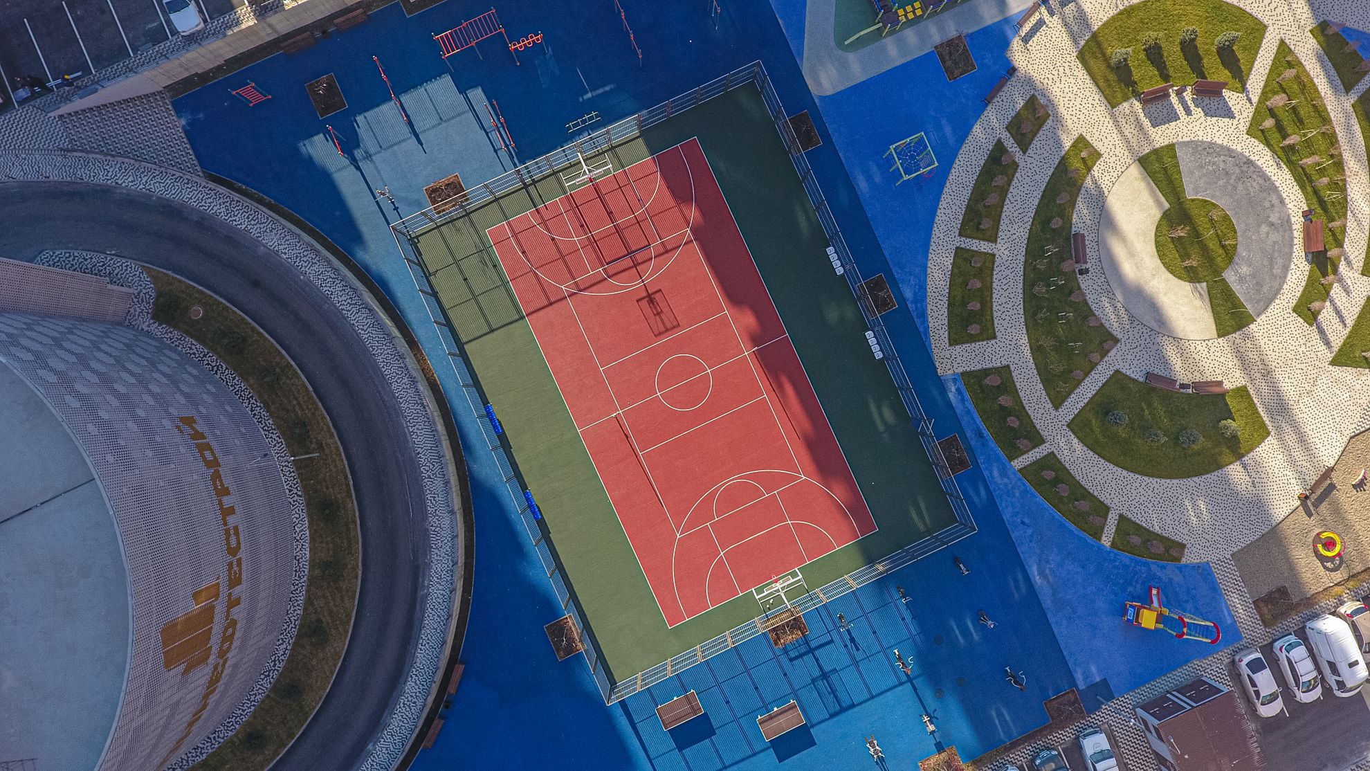 Современные спортивные площадки